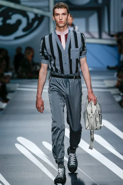 Look 28